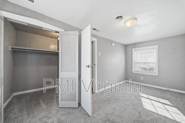 Building Photo - 2213 Maltby Ave