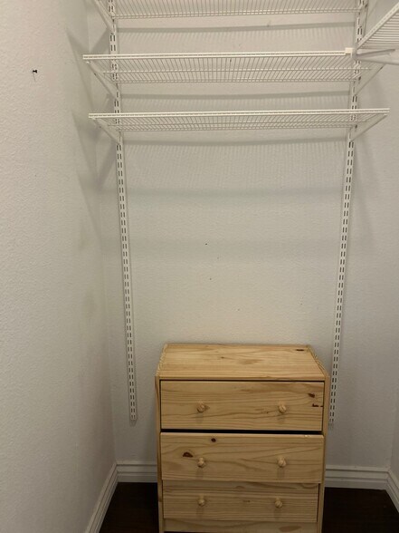 Building Photo - 3913 N Virginia Rd