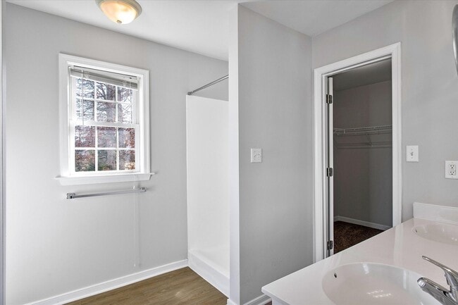Building Photo - NEWLY RENOVATED 4 BEDROOM HOME IN ASHBROOK