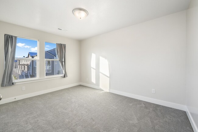 Building Photo - 1051 N Freeman Dr