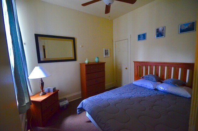 Building Photo - DePaul University 4 - Bedroom 2-Bath