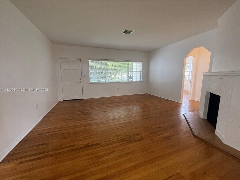 Building Photo - 845 Lorca St