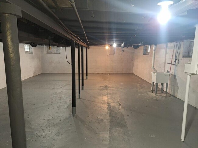 Building Photo - 13225 Santa Rosa Dr