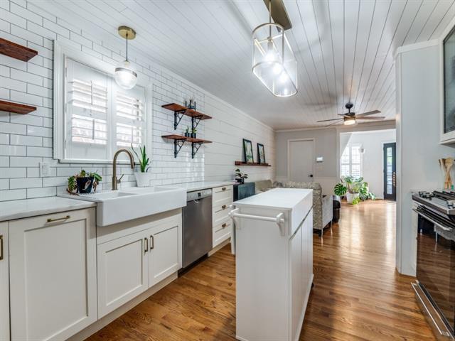 Building Photo - 9510 Larchwood Dr