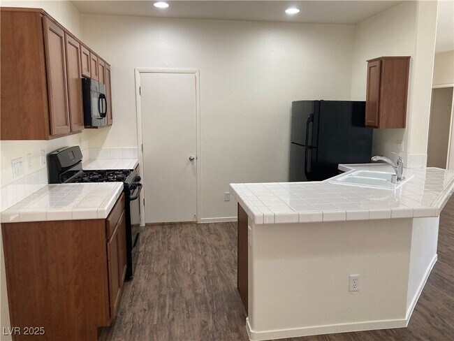 Building Photo - 6237 Clapton Way