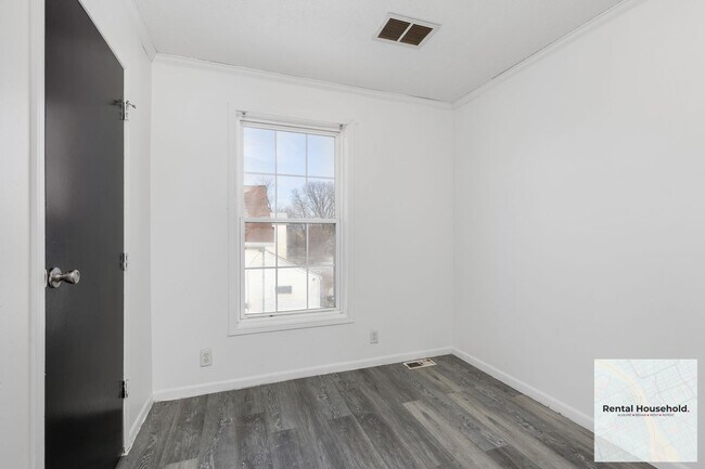 Building Photo - Completely Redone 3 Bed 1.5 Bath Rental!