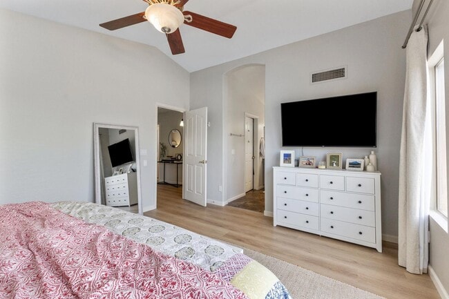 Building Photo - 10340 E Caribbean Ln