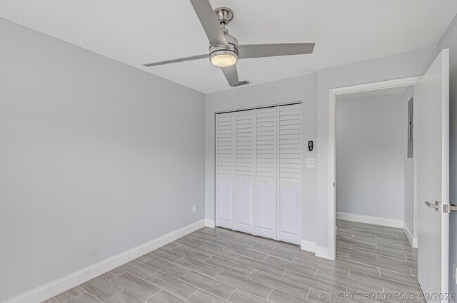 Building Photo - 1240 Summit Pl Cir