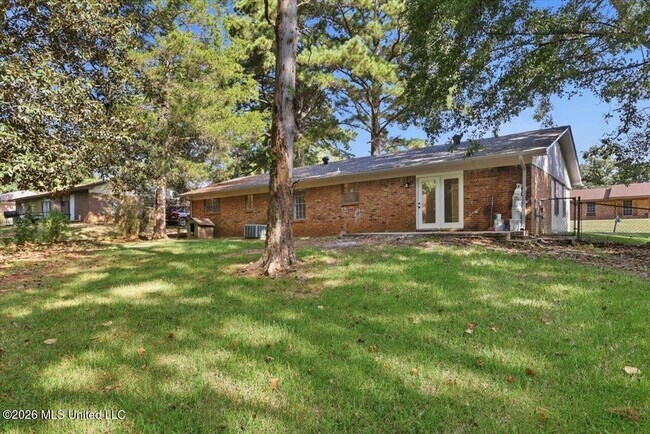 Building Photo - 2549 Jennifer Dr