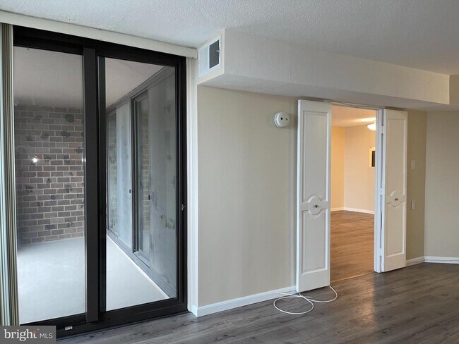 Building Photo - 1420 Locust St