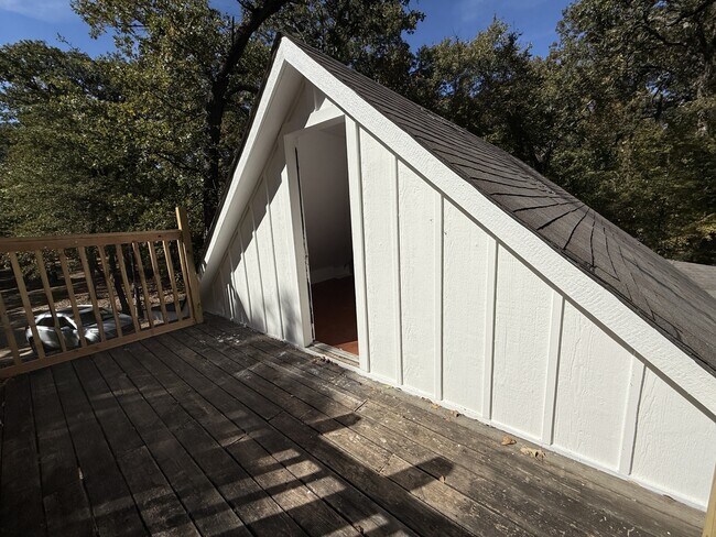 Building Photo - 535 Woodlawn Dr