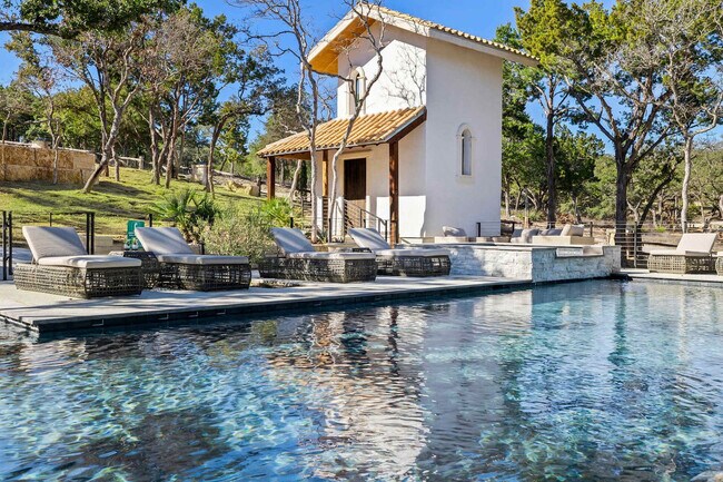 Building Photo - 2701 Bumble Bee Dr