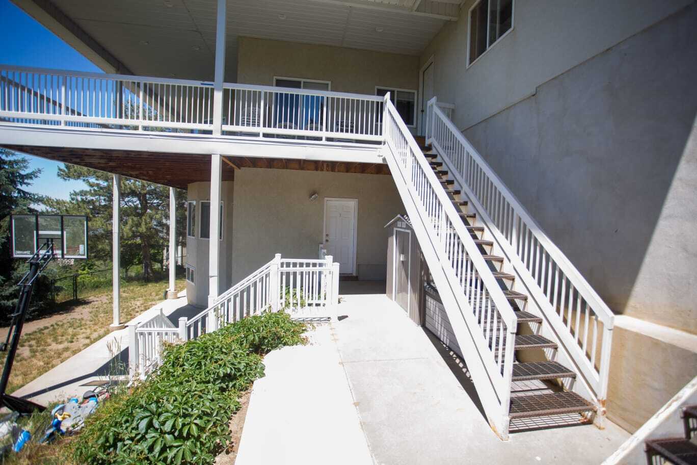 Entrance to this level of the house. - 1364 Northridge Dr