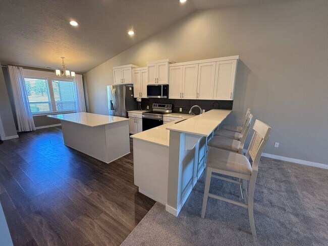 Building Photo - 2839 E Apricot Dr