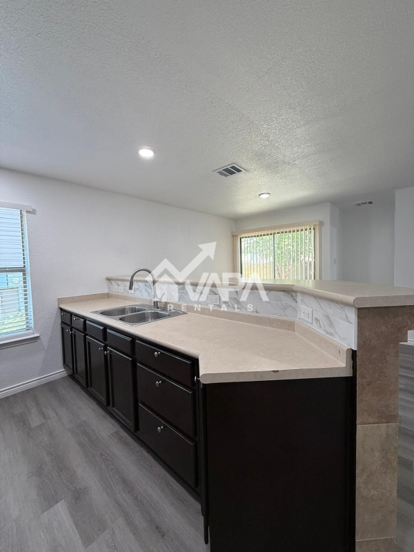 Building Photo - 511 Sanderling