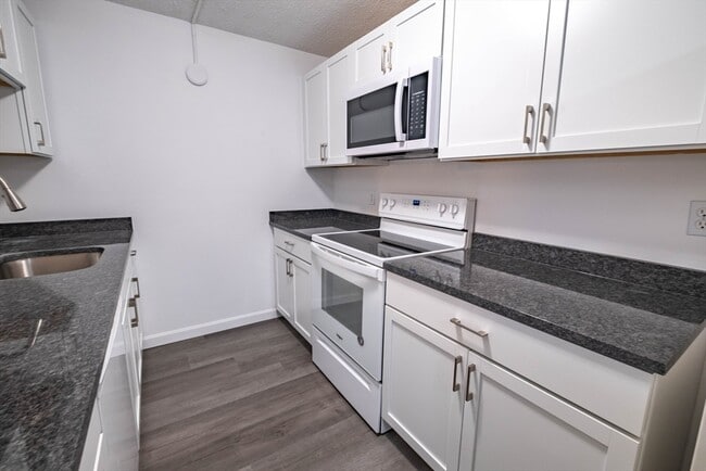 Building Photo - 100 High St