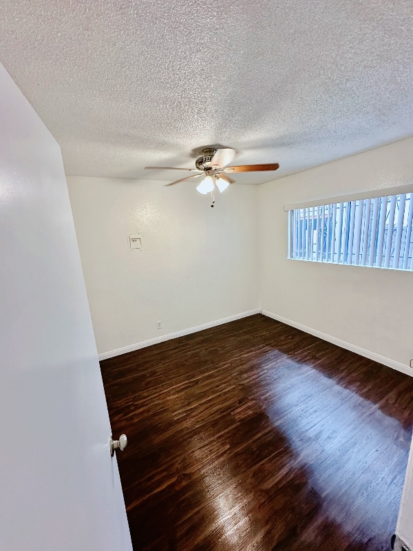 Building Photo - 911 E 10th St