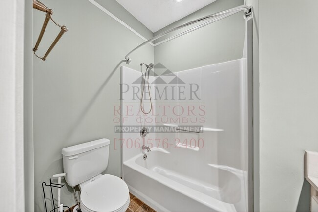 Building Photo - 7005 Robin's Nest Dr