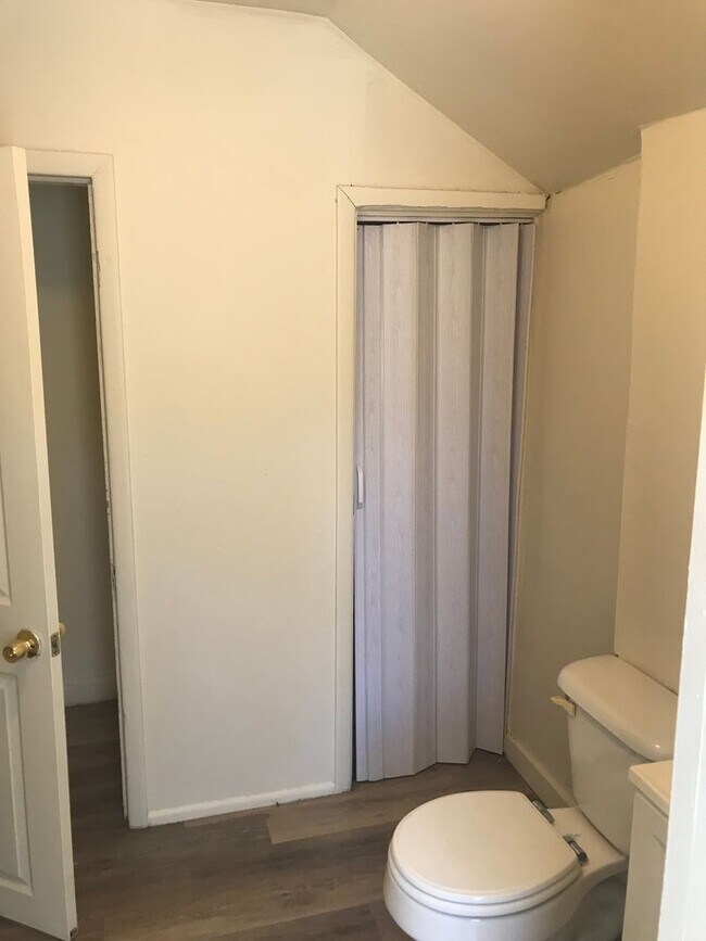 Building Photo - 4 Bedroom Single Family Home in Fairhaven