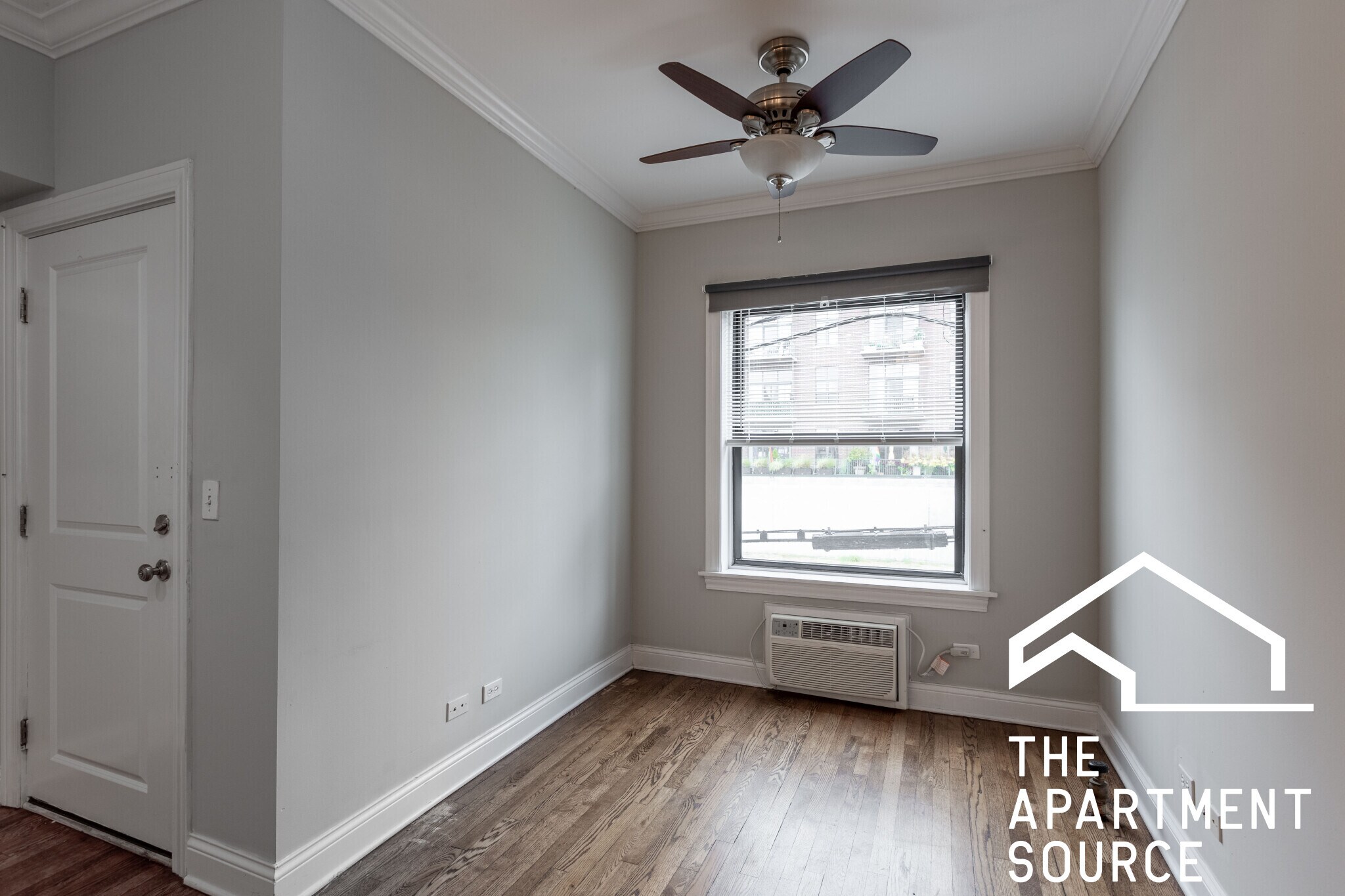 Building Photo - 742 W Addison St