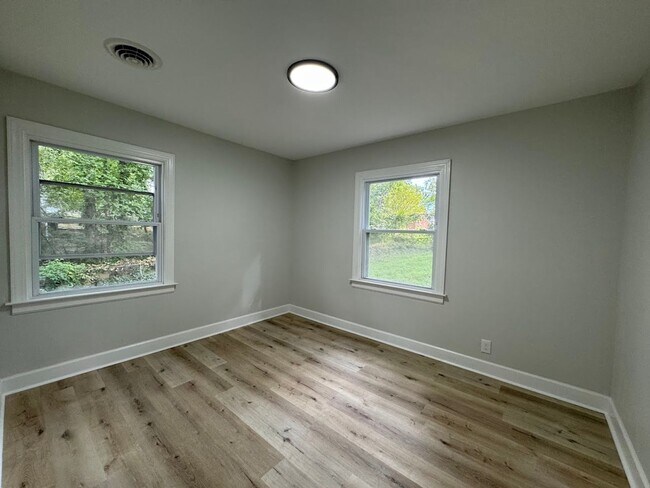 Building Photo - Charming Newly Renovated Home in Greensbor...