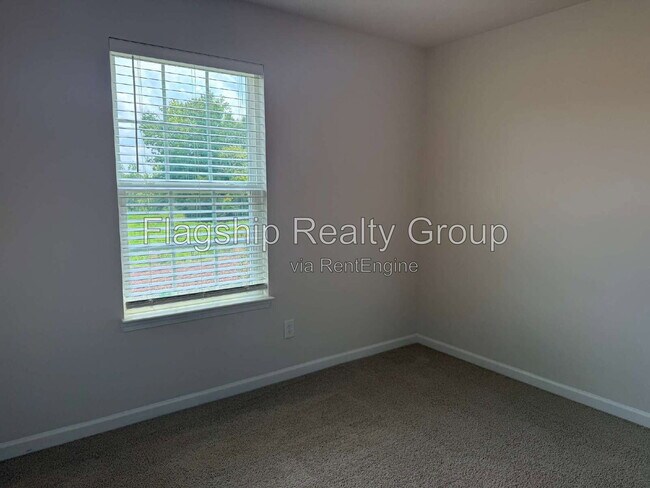 Building Photo - 4109 Laurel Rdg Dr