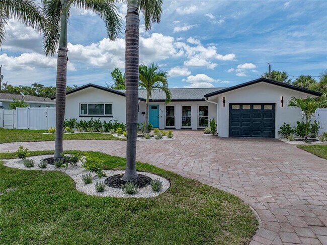 Building Photo - 6709 Cardinal Dr S