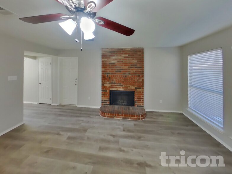 Building Photo - 1701 Pecan View Dr
