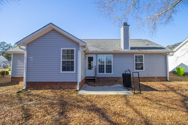 Building Photo - Spacious 3BR/2BA Home Near Fort Jackson & VA Hospital *Military Discount Offered!