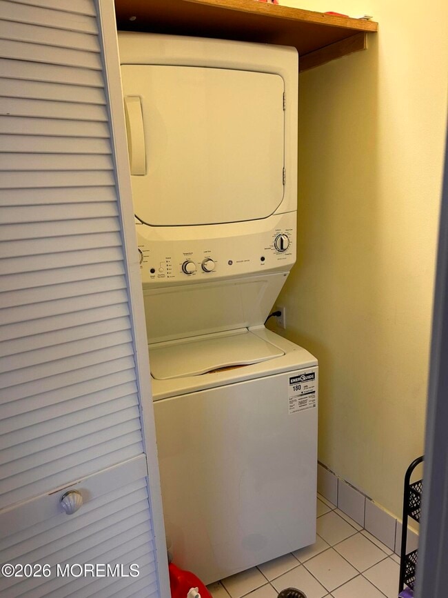 Building Photo - 6 Cook St