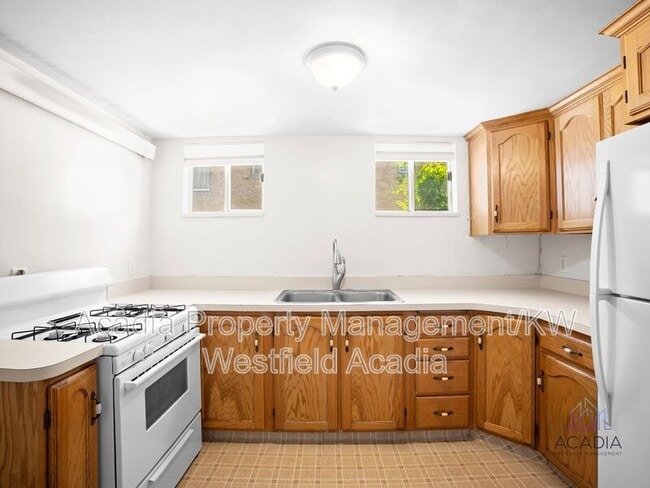 Building Photo - 127 E 600 N