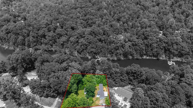 Building Photo - 220 Lakeshore Dr