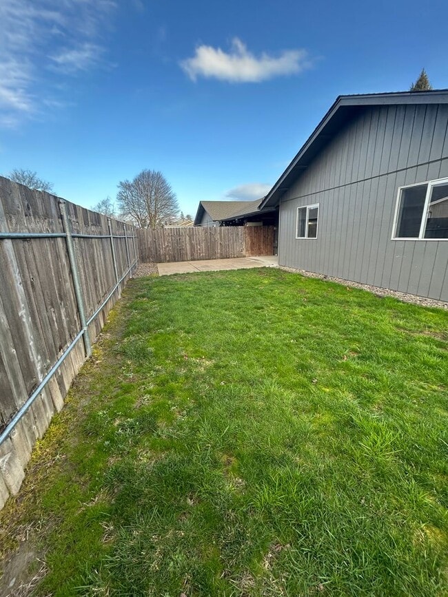 Building Photo - Beautifully Remodeled 2 Bedroom 1 Bath Duplex w/ Large Yard!! Pets are welcome! Electric car char...