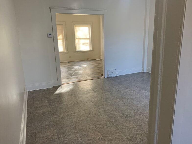 Building Photo - 3422 Daisy Ave