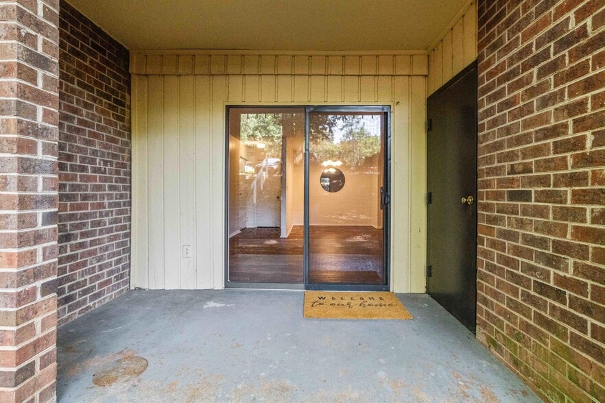 Building Photo - 1212 Schaub Dr