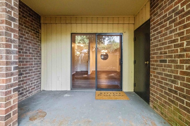 Building Photo - 1212 Schaub Dr