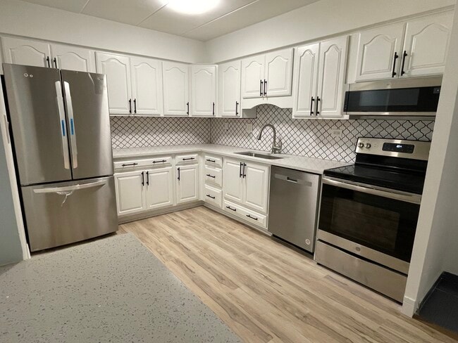 Kitchen - 1220 S Lorraine Rd