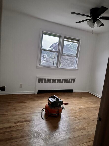 Building Photo - 147 Chase Ave