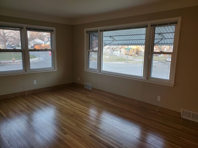 Building Photo - 1521-1525 Oxford St North