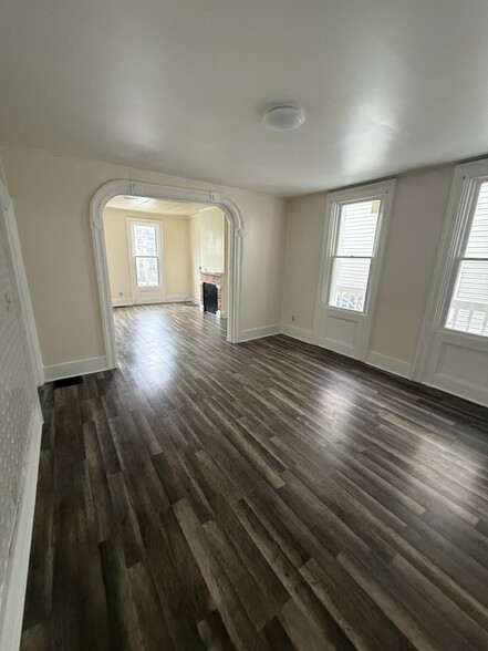 Building Photo - 1119 Saint Vincent St