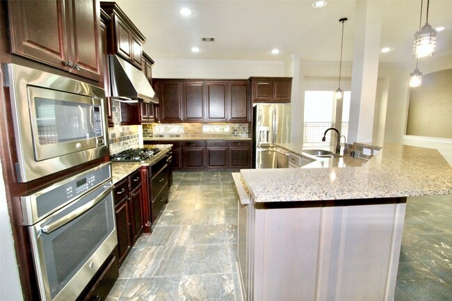 Building Photo - 24115 Via Privato Dr