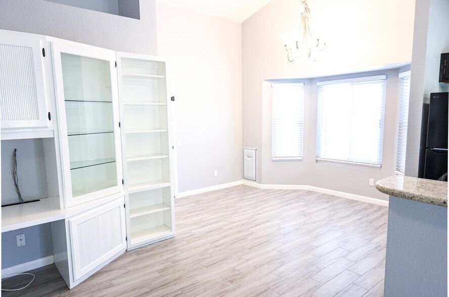Building Photo - 14101 N 78th Dr