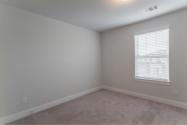 Building Photo - 155 Renodes Garden Ln