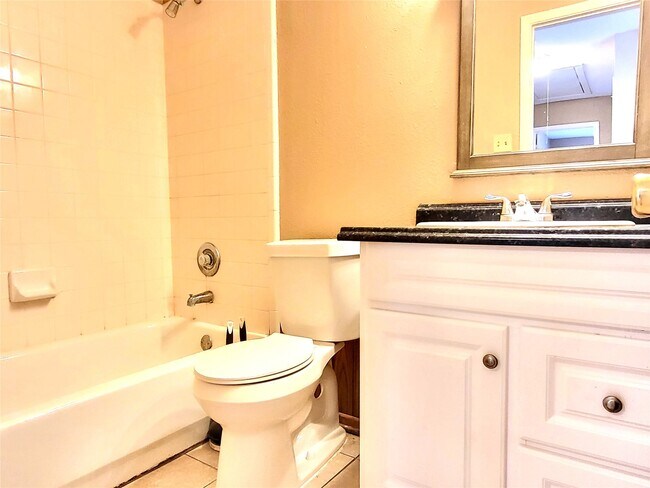 Building Photo - 16026 Barbarossa Dr