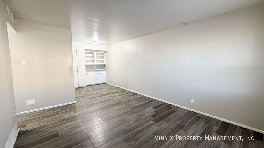 Building Photo - 2010 Ave. S