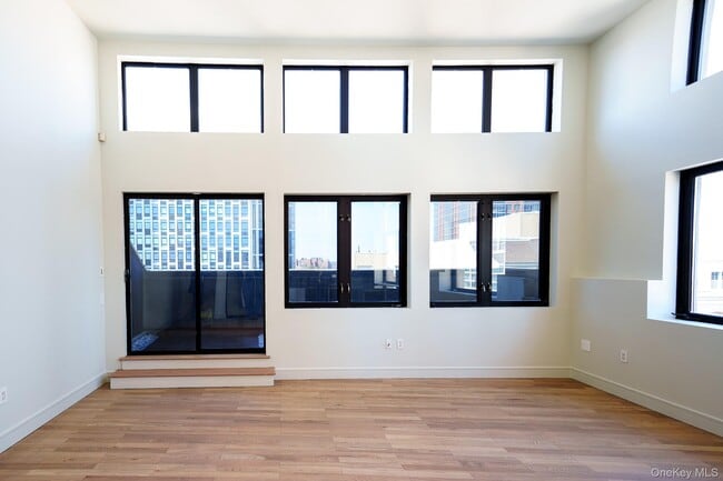 Building Photo - 25 Leroy Pl