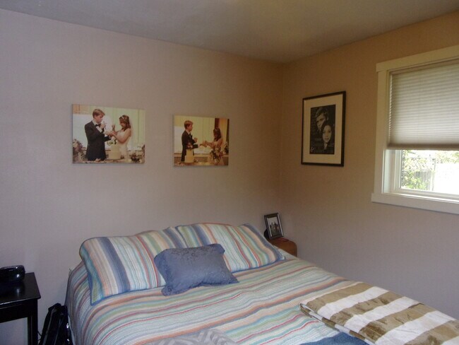 Building Photo - Single level pet friendly home