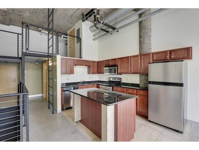 Building Photo - 521 S 7th St