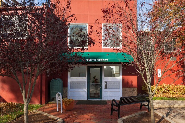 Building Photo - 86-98 South St