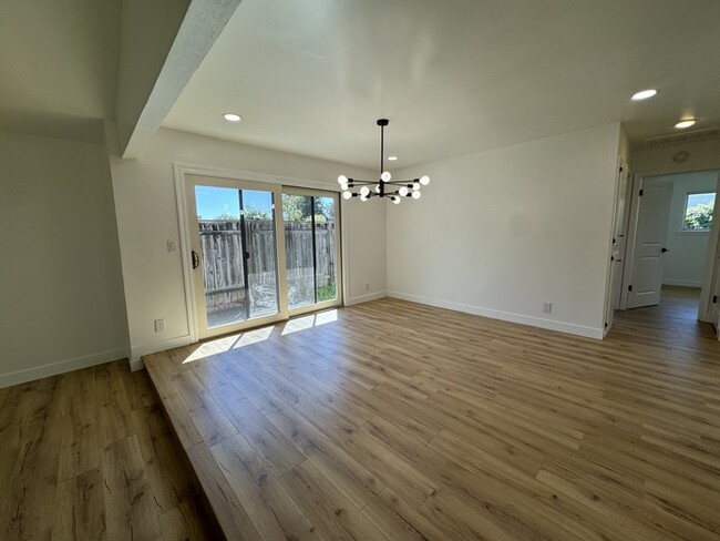 Building Photo - Beautiful 2 Bedroom 1 Bathroom for Rent in...